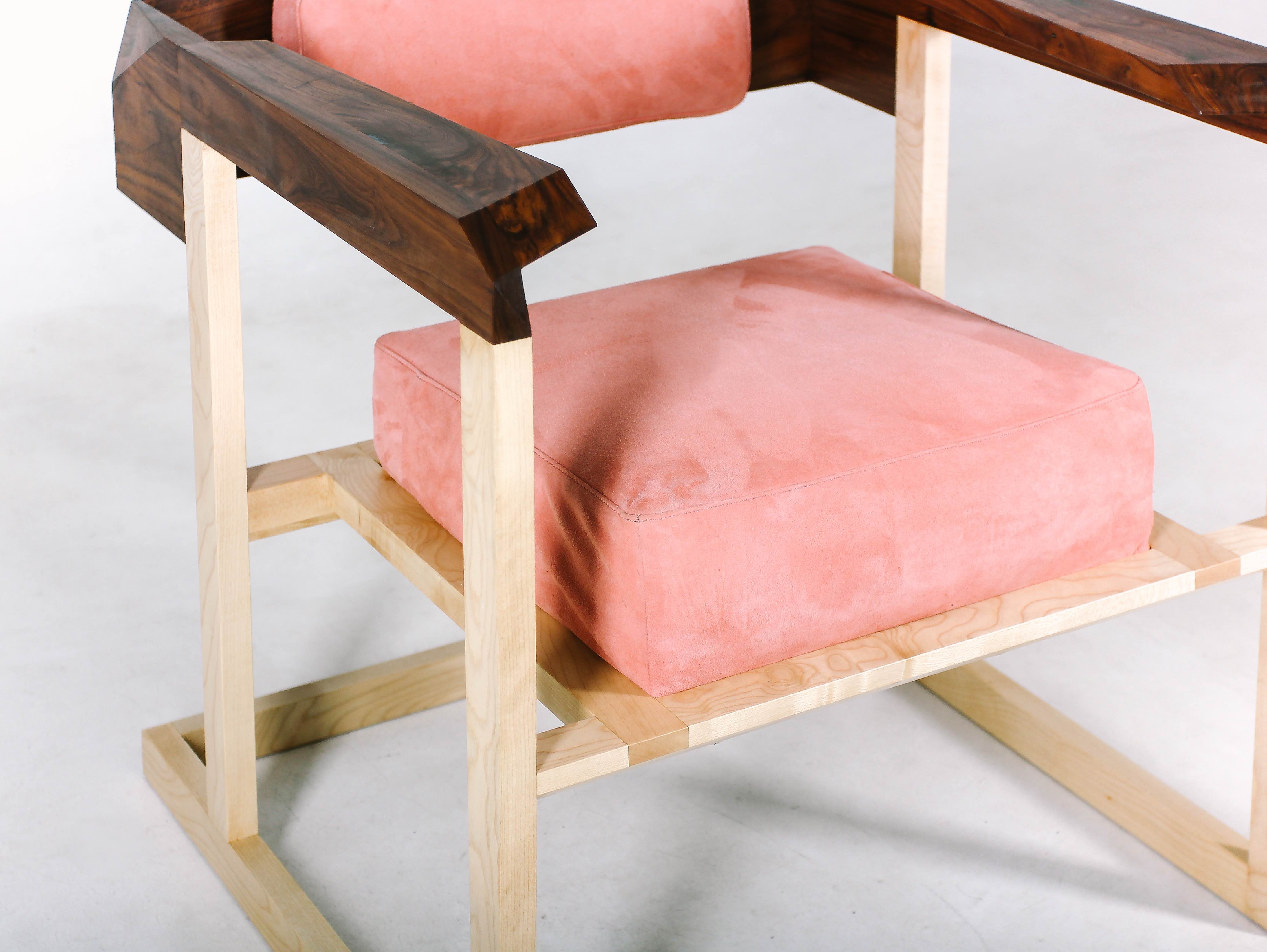 Кресло Pink Creamson из массива клёна и американского ореха от Fly Massive Millworks