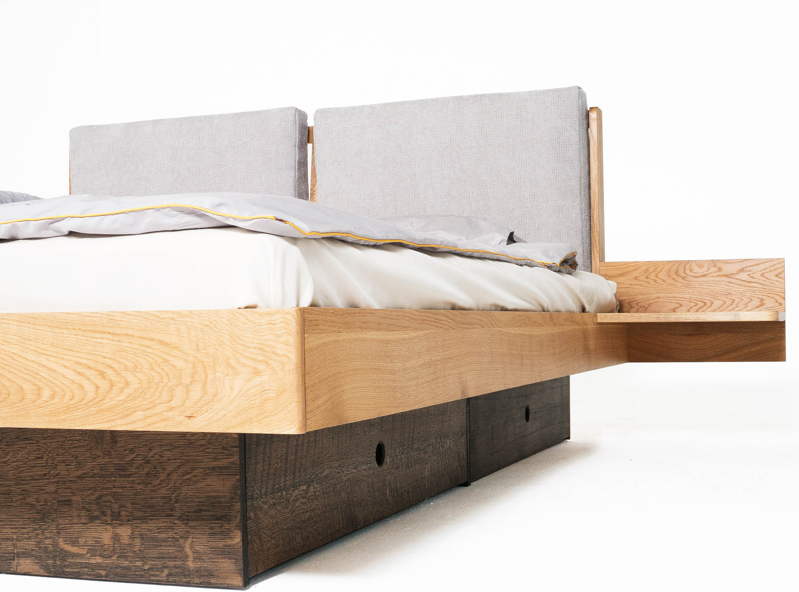 Кровать, прикроватный столик, кровать с ящиками